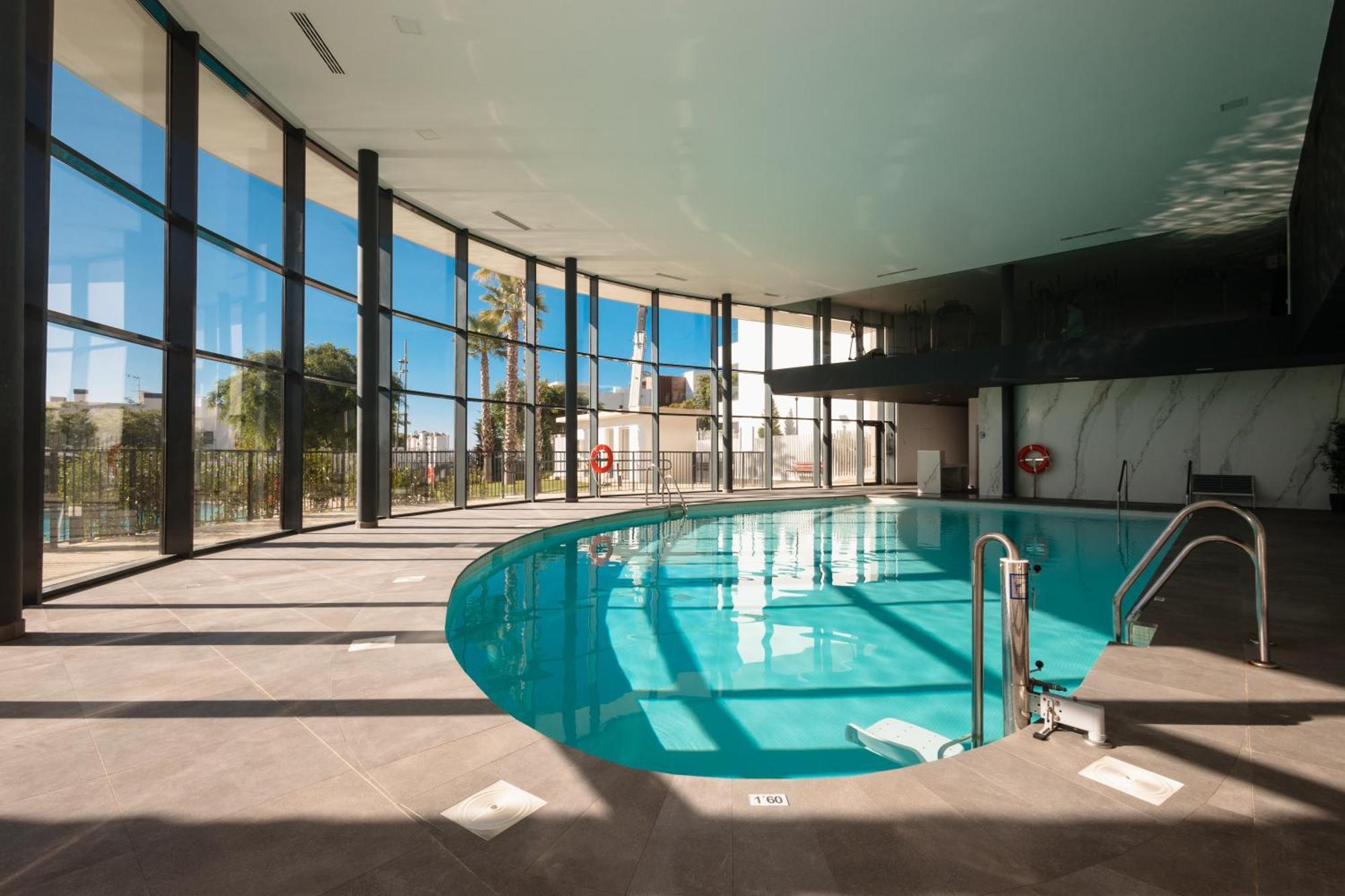 Luxurious 2 Bedroom Apartment Close To The Beach In Estepona Exterior photo