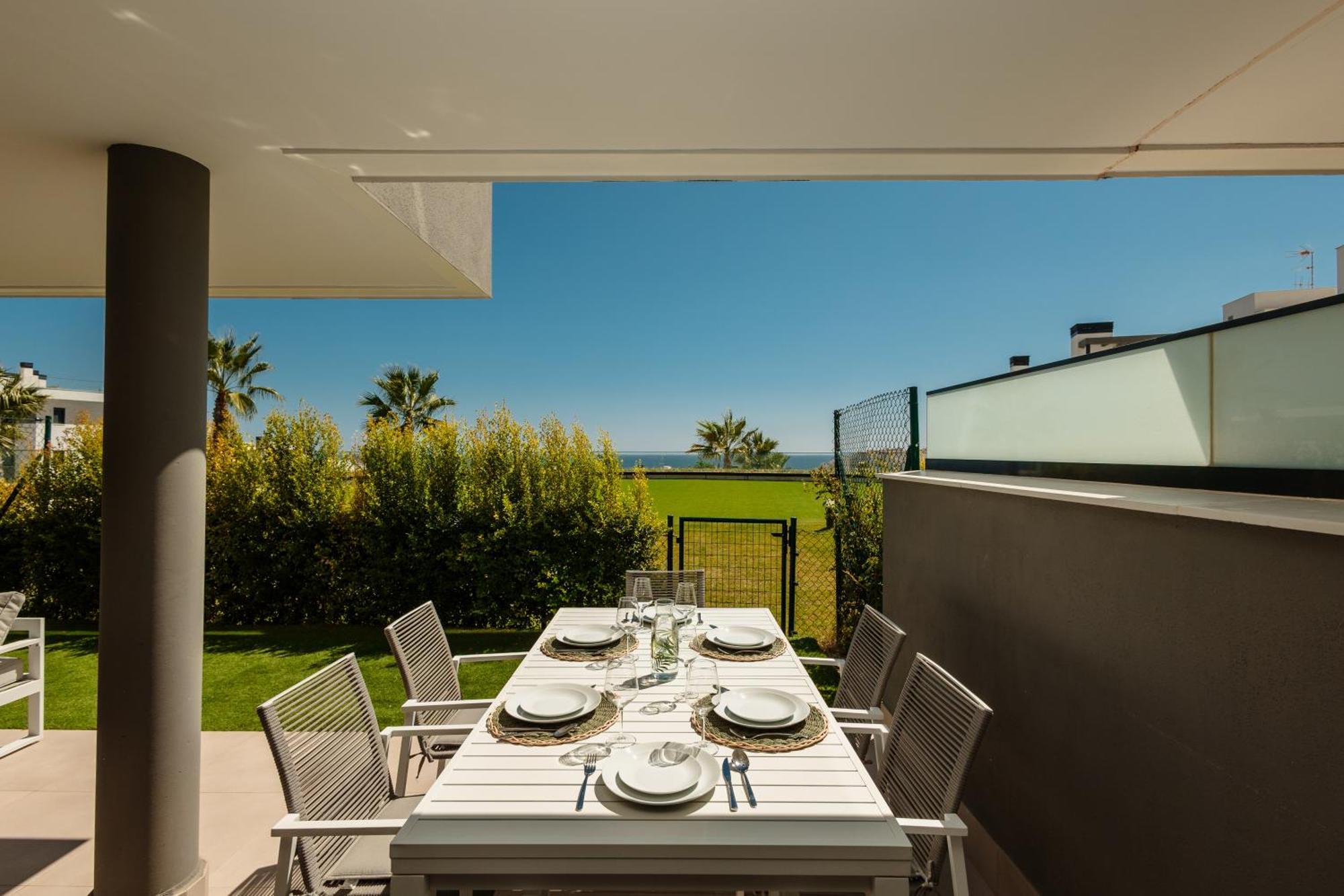Luxurious 2 Bedroom Apartment Close To The Beach In Estepona Exterior photo