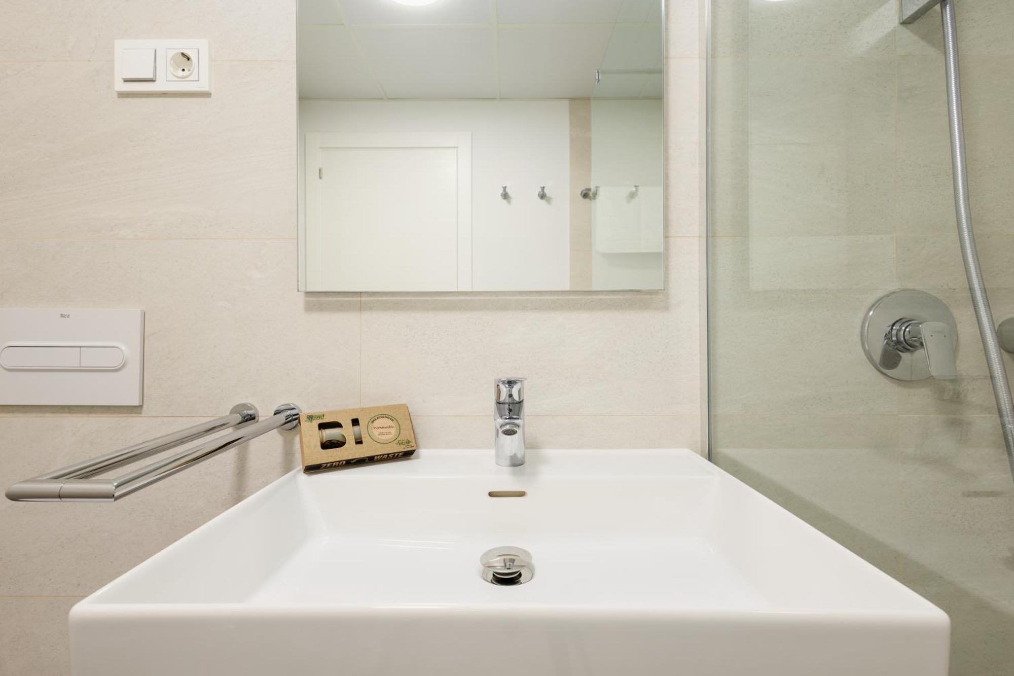 Luxurious 2 Bedroom Apartment Close To The Beach In Estepona Exterior photo